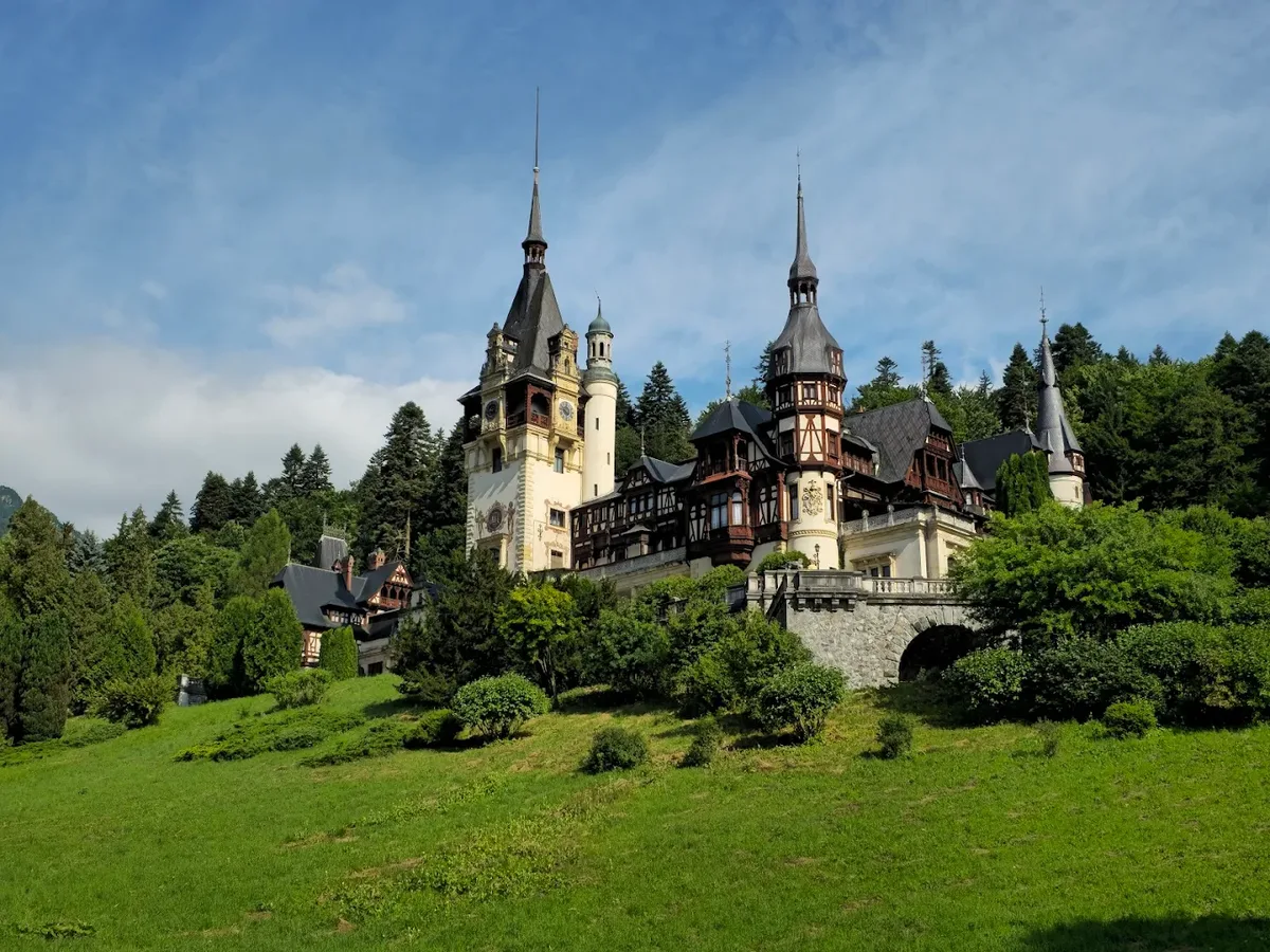 Top 10 locuri lângă Ploiești de vizitat cu mașina închiriată